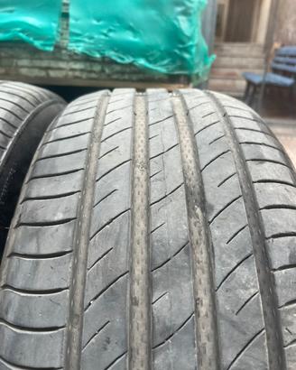 Gomme 215/55/17