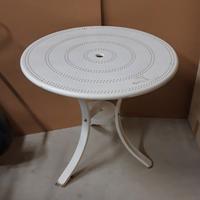 Tavolo rotondo in metallo + n.5 sedie in plastica