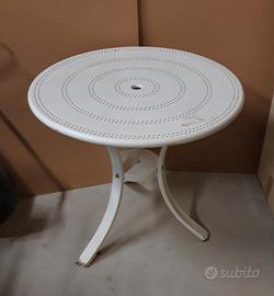 Tavolo rotondo in metallo + n.5 sedie in plastica