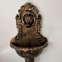 Fontana a muro testa di leone