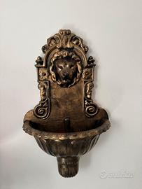 Fontana a muro testa di leone