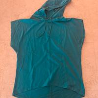 T-shirt mezza nanica con cappuccio Benetton