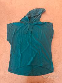 T-shirt mezza nanica con cappuccio Benetton