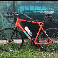 Bici Gravel GT Grade