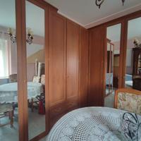 armadio angolare in legno 