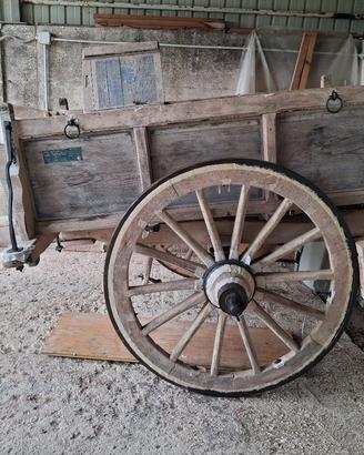 antico carro buoi in legno 