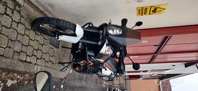 Moto KTM 990 R
