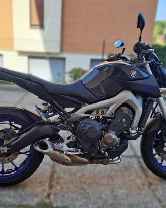 YAMAHA MT-09 .