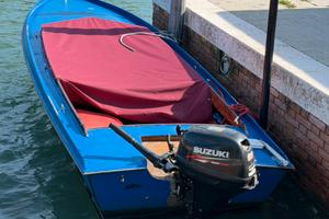 Cofano in legno con 9,9/20 suzuki