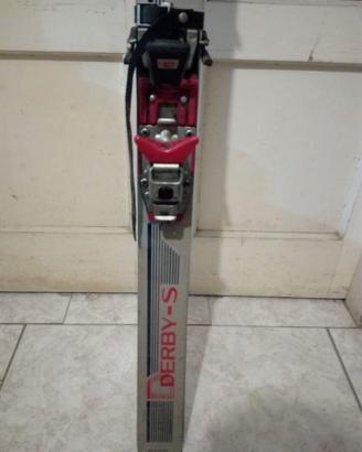 Sci rossignol con attacchi