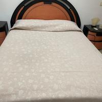 Letto matrimoniale,2 comodini piccoli e uno grande