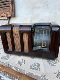 Radio a valvole vecchia