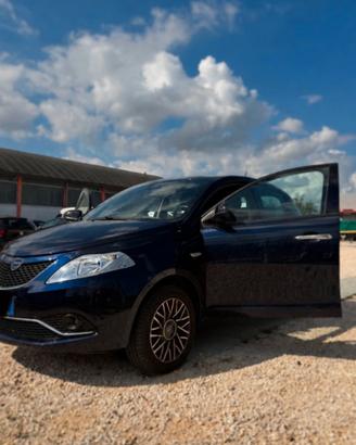 LANCIA YPSILON NEOPATENTATI
