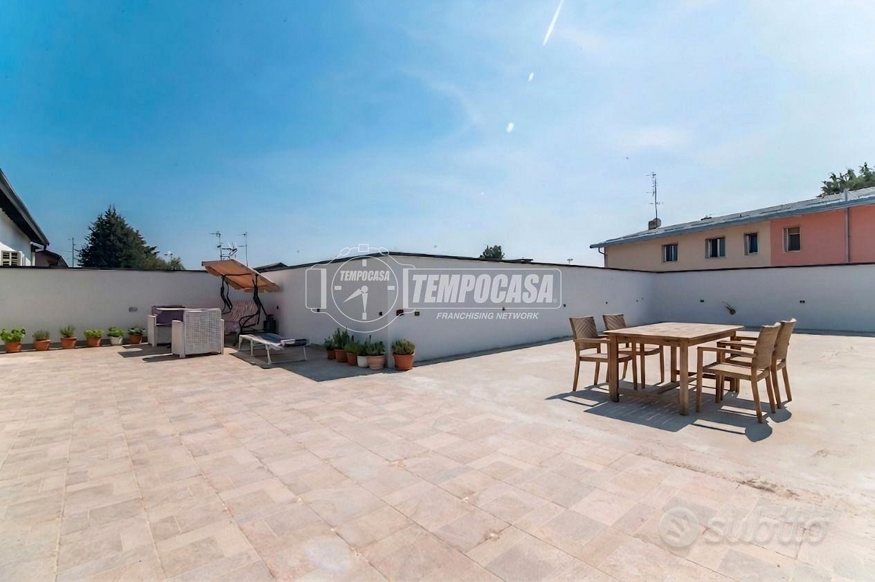 Elegante Trilocale con Terrazzo Living e Box - Vista 5