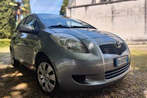 Autovettura Yaris usata
