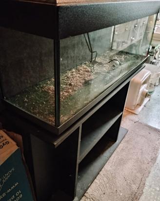 Acquario con mobile.