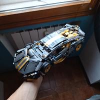 Auto da corsa tipo LEGO già assemblata