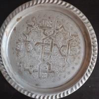 Piatto/ vassoio egiziano in alluminio lavorato