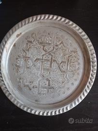 Piatto/ vassoio egiziano in alluminio lavorato