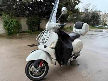 Piaggio Vespa 300 GTS - 2015