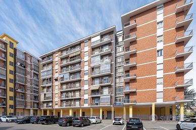 2 LOCALI A VENARIA REALE