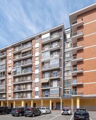 2 LOCALI A VENARIA REALE