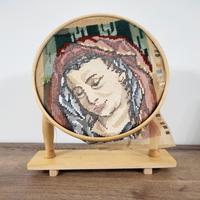 telaio da ricamo con piedistallo in legno