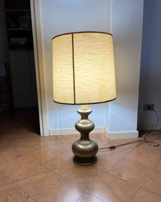 Lampada da tavolo in ottone