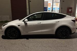 TESLA MODEL Y PERFORMANCE 2023