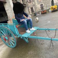 Vecchio Carretto in legno a due ruote