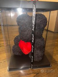 Orsacchiotto peluche di rose nere