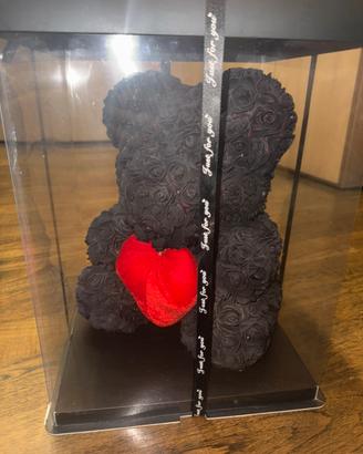 Orsacchiotto peluche di rose nere