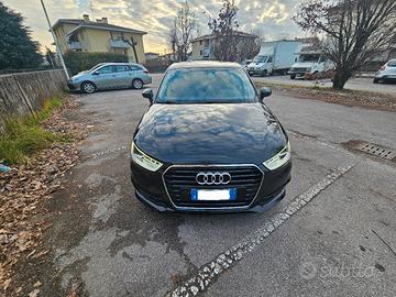 Audi A1 1.6 TDI 116 CV Admired – Interni Exclusive