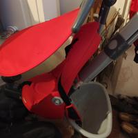 triciclo con pedali e maniglia