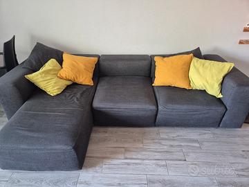 Divano 5 posti grigio con penisola 