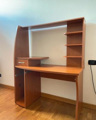 Scrivania con libreria e cassetto
