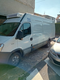 Furgone Iveco con frigo funzionante
