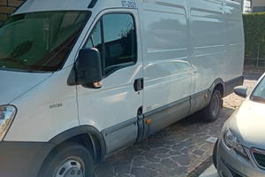 Furgone Iveco con frigo funzionante