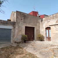 Rustico da ristrutturare con terreno edificabile