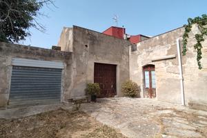 Rustico da ristrutturare con terreno edificabile