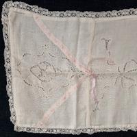 antichi copri cuscini ricamati a mano