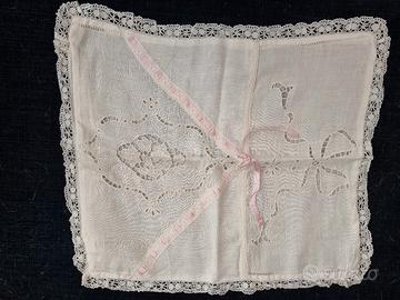 antichi copri cuscini ricamati a mano