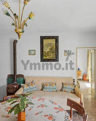 Appartamento di 70 m² con 3 locali a Agra