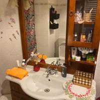 Lavandino e mobile in legno