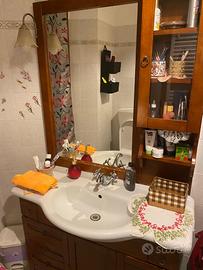 Lavandino e mobile in legno