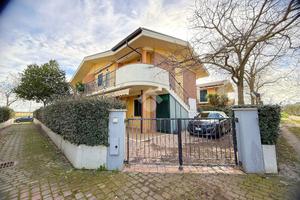 3 LOCALI A MONTENERO DI BISACCIA