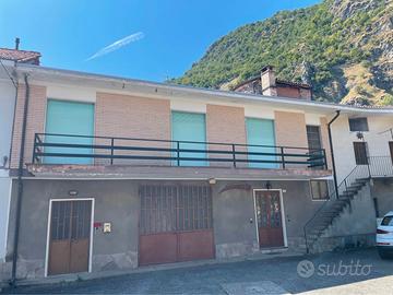 Casa semindipendente con magazzino