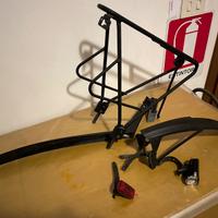 Portapacchi, parafanghi, luci MTB.