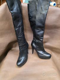 splendidi stivali alti modello stuart weitzman