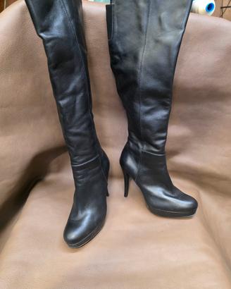 splendidi stivali alti modello stuart weitzman